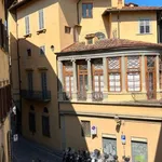 Affitto 5 camera appartamento di 100 m² in Firenze