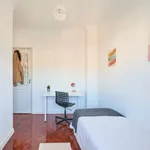 Rent a room of 120 m² in lisbon