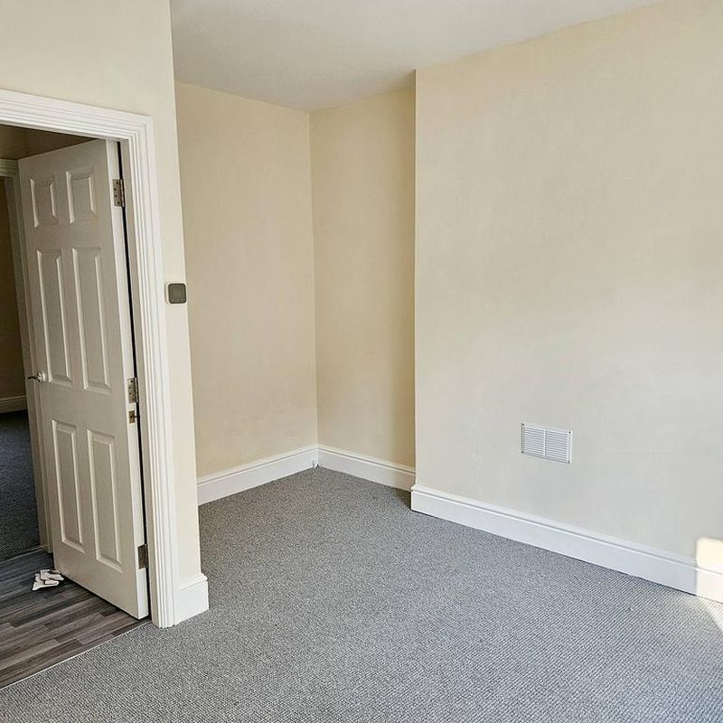 1 bedroom ground floor flat to rent Ruabon