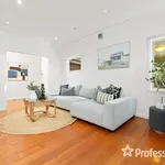 Rent 3 bedroom apartment of 363 m² in Mount Waverley