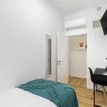 Rent a room of 150 m² in lisbon