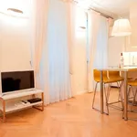 Appartement de 550 m² avec 2 chambre(s) en location à Paris