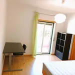 Rent a room of 300 m² in São Domingos de Rana