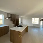 Rent 4 bedroom apartment in Saint-François-Xavier-de-Brompton