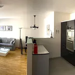 Pronajměte si 3 ložnic/e byt o rozloze 80 m² v Capital City of Prague