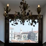 Affitto 4 camera appartamento di 86 m² in Venice