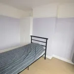 Rent 3 bedroom flat in East Midlands