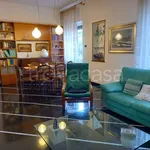 Rent 5 bedroom apartment of 130 m² in Genova