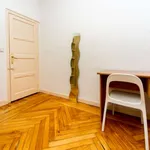 Rent a room of 220 m² in madrid