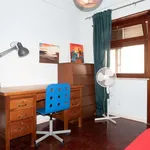 Rent a room of 84 m² in lisbon