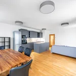 Pronajměte si 3 ložnic/e byt o rozloze 85 m² v Prague