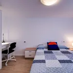 Rent 4 bedroom apartment in Zaragoza