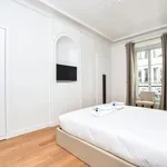 Appartement de 1200 m² avec 3 chambre(s) en location à Paris