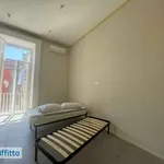 Affitto 4 camera appartamento di 115 m² in Naples