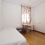 Rent a room of 210 m² in madrid