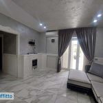 Affitto 3 camera appartamento di 151 m² in Naples