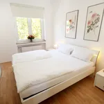 Rent 1 bedroom apartment of 700 m² in Dusseldorf