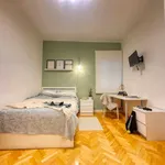 Rent 6 bedroom apartment in Madrid