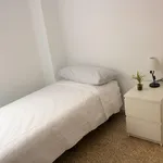 Rent 4 bedroom apartment in Valencia