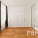 Pronajměte si 3 ložnic/e byt o rozloze 135 m² v Prague