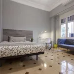 Rent a room of 175 m² in valencia