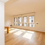 Rent 5 bedroom apartment of 100 m² in Milano