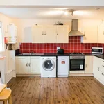 Rent 3 bedroom flat in Leeds