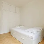 Rent 3 bedroom apartment of 120 m² in Paris