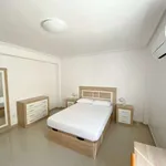 Rent a room of 98 m² in valencia