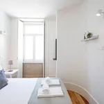 Rent 2 bedroom apartment of 60 m² in Porto