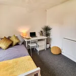 Rent 4 bedroom flat in East Of England