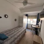 Rent a room of 110 m² in valencia