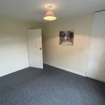 Rent 3 bedroom flat in East Midlands