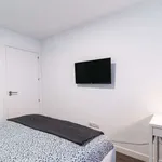 Rent a room of 100 m² in madrid