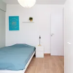 Rent a room of 109 m² in Zaragoza