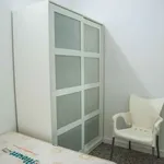 Rent a room of 300 m² in valencia