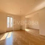 Rent 5 bedroom apartment of 210 m² in Milano