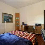 Rent a room of 200 m² in lisbon