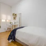 Rent a room of 200 m² in madrid