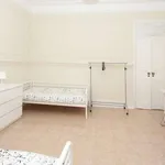 Rent a room of 100 m² in lisbon