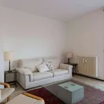 Rent 5 bedroom apartment of 120 m² in Milan