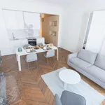 Rent 2 bedroom apartment of 640 m² in Paris