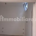 Affitto 3 camera appartamento di 64 m² in Naples