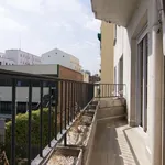 Rent a room of 200 m² in madrid