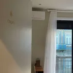 Rent a room of 180 m² in porto