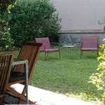 Rent 6 bedroom house of 350 m² in Rome