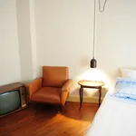 Rent a room of 120 m² in Porto