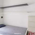 Rent 4 bedroom apartment of 65 m² in Milan