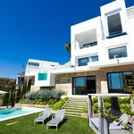 Rent 5 bedroom house of 350 m² in Marbella