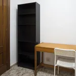 Rent 4 bedroom apartment in Barcelona